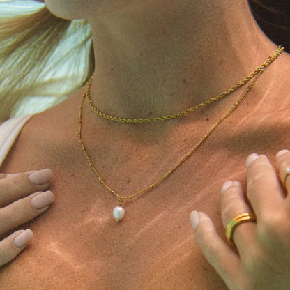 Collar con Colgante de Perla Barroca